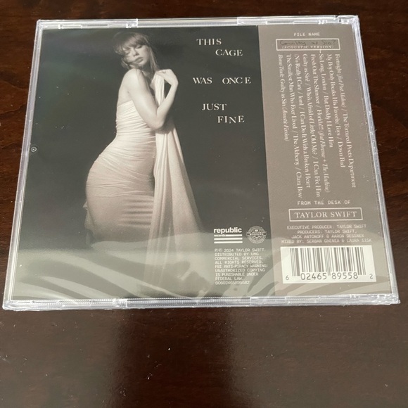 💫SOLD💫🤍TTPD W/Guilty As Sin? Acoustic Version CD🤍 - Picture 2 of 3